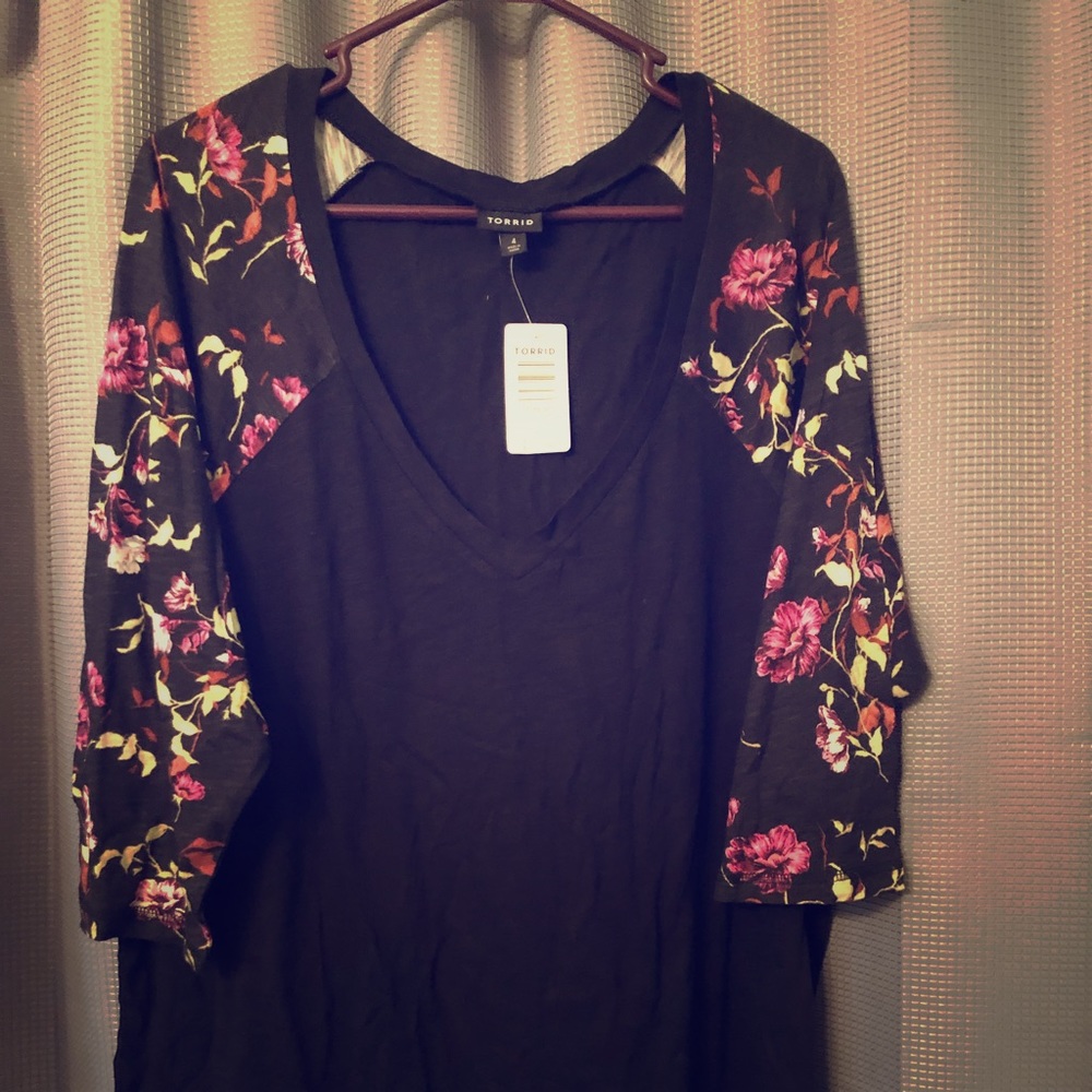 Torrid - Women’s floral sleeve t-shirt